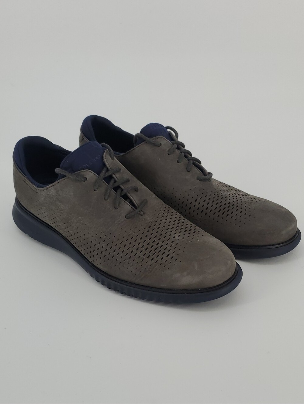 Cole Haan Men's 2.ZERØGRAND Laser Wingtip Oxford Gray & Navy Size 10M